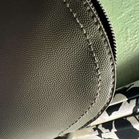 Steve Madden Dome Crossover Purse/ Bag Zip Up Olive Green Color. Good Condition! - Picture 14 of 16